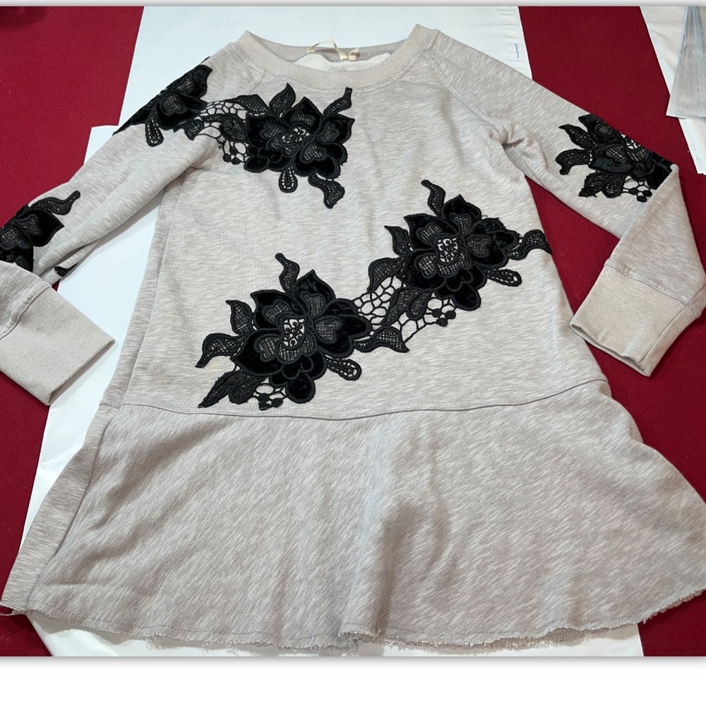 Soft surroundings GRAY Sweatshirt BLACK Flowers Ruffle Raw Hem Wide Neck women S